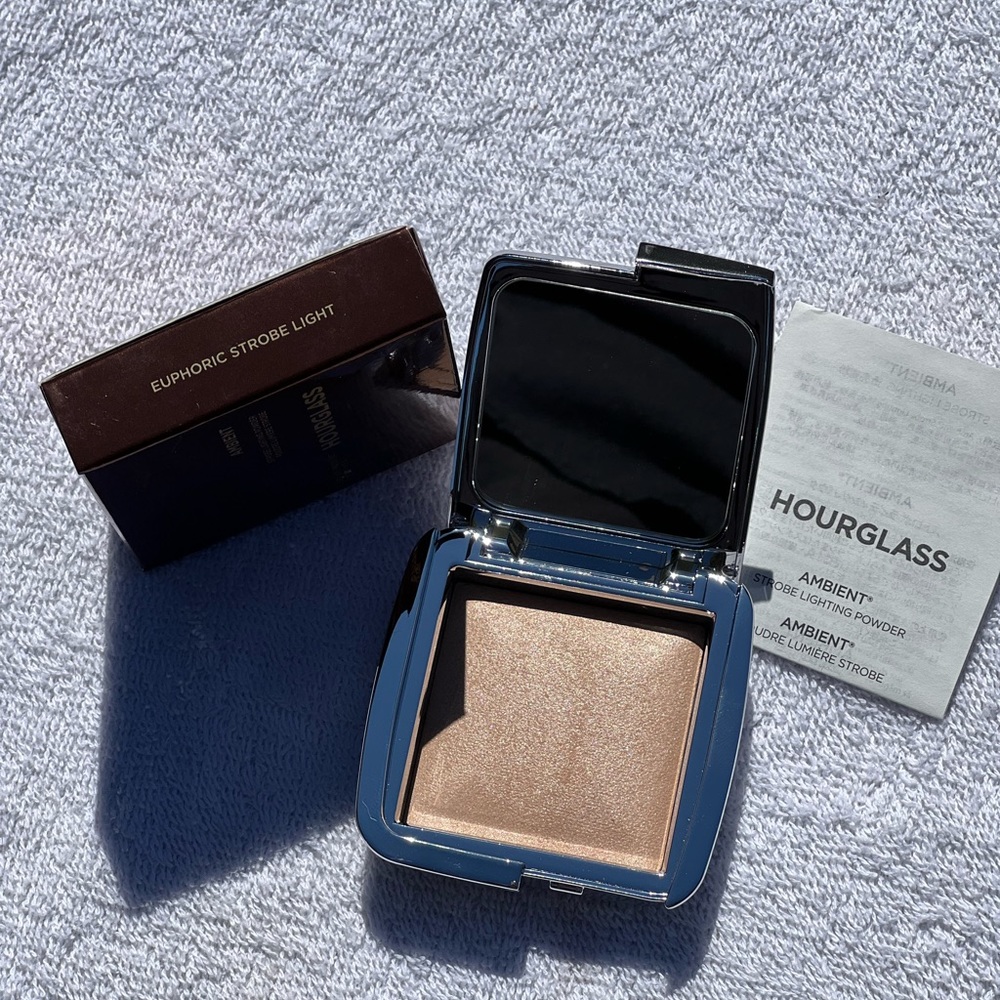 ✨NIB Hourglass Ambient Strobe Light Color: Euphoric✨
